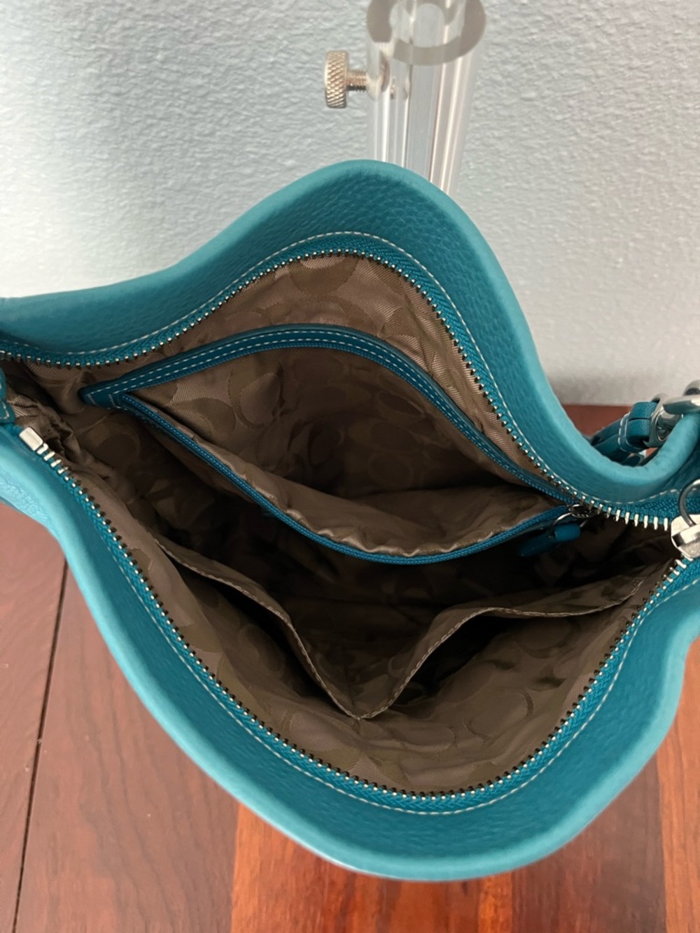 Coach Legacy Slim Shoulder Crossbody Bag in Teal Pebbled Leather 1427 like new - Picture 7 of 15